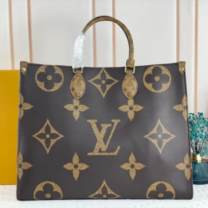 Timeless Design Shoulder Bag