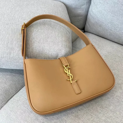 YSL Le 5 A 7 Hobo Bag in Smooth Leather