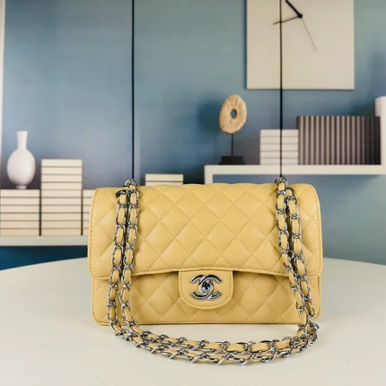 CC Classic Flap caviar leather 25 cm