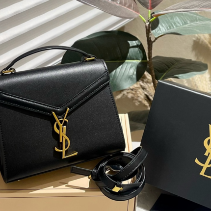 Y Cassandra Monogram Clasp Bag size 21*18 cm