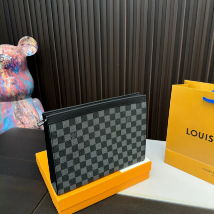 Louis Toiletry Pouch men and women bag size : 26*20cm