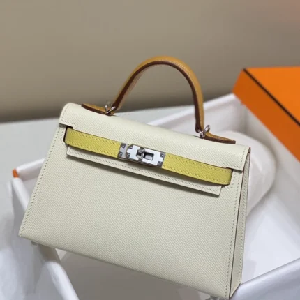 Hermès Kelly 25 Handbag in Nata Gold Tricolor